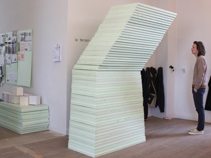 Installation in situ - "Le Terrain" par Max Turnheim et Adrien Durrmeyer, architectes